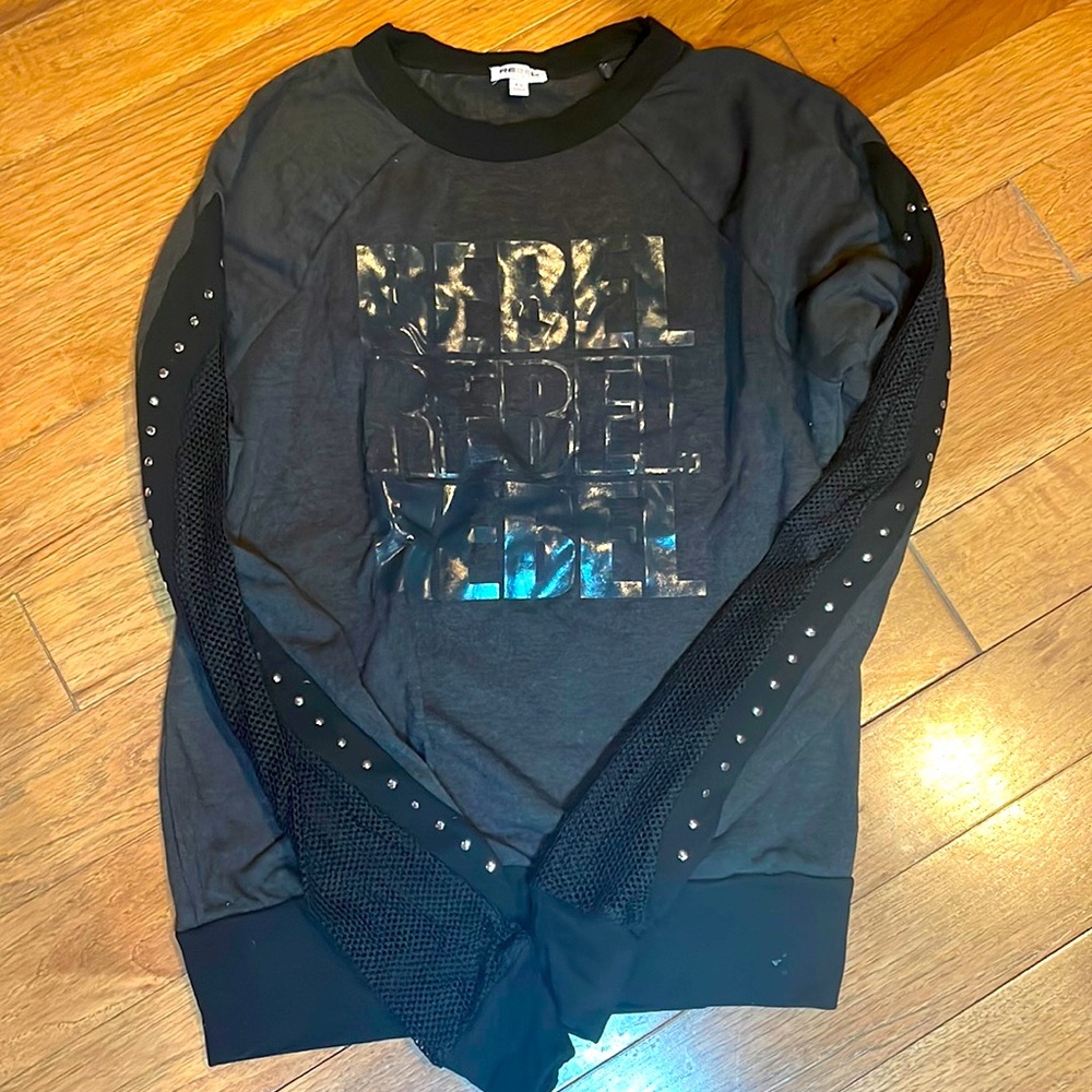 Rebel rebel rebel sweatshirt! 🖤🖤